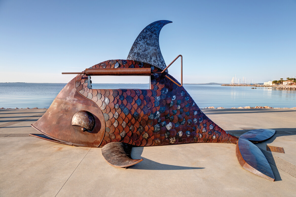 Le Baphin de Thau sur la place des Tonneliers à Mèze.