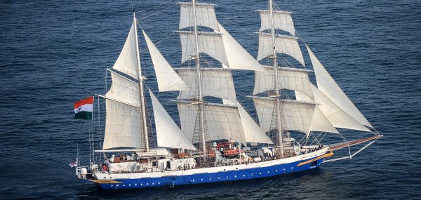 INS_Sudarshini_(A77)